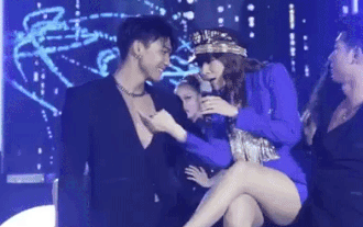 Bạn có biết: Fan đang 'rần rần' share clip 'lả lơi' bên vũ công nam cực hot của Mỹ Tâm Ảnh 2