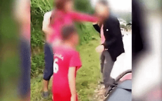 Vụ vợ dẫn con nhỏ cùng bố mẹ đẻ đi dằn mặt ‘bồ nhí’ của chồng: 2 gia đình đều không đồng ý mối quan hệ bất chính Ảnh 2