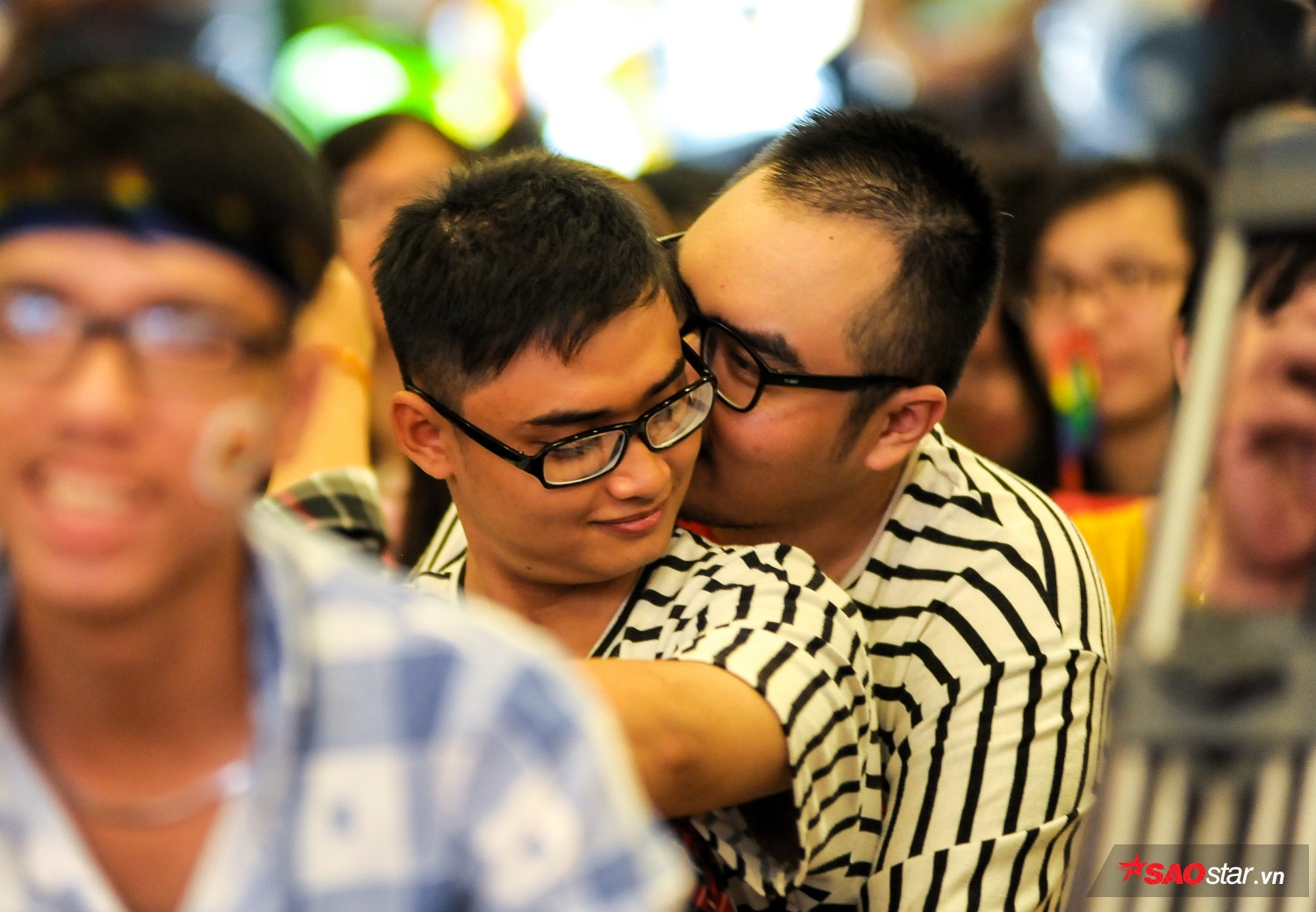 VietPride 2018 - Đã lâu lắm rồi, LGBT Sài Gòn mới có những ngày cờ lục sắc rợp trời, cái nắm tay, hôn nhau nồng nàn đến thế! Ảnh 7