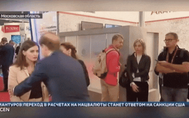 Phóng viên Nga ngất xỉu khi đang phỏng vấn trực tiếp bộ trưởng Ảnh 2