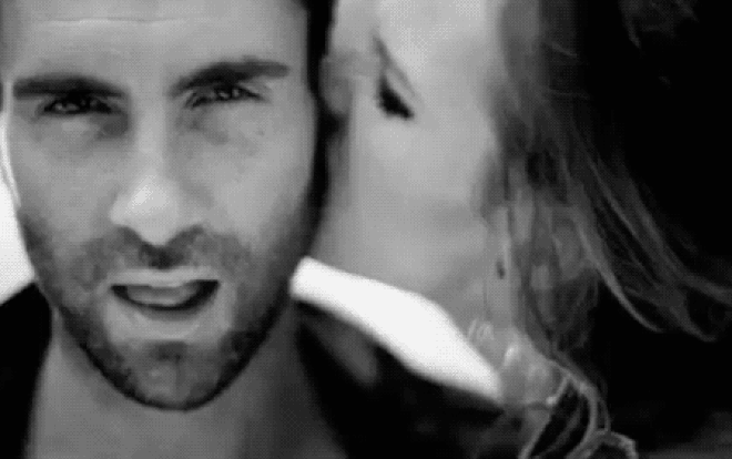 Người đàn ông bị thủng màng nhĩ vì bị bạn gái hôn quá bạo Ảnh 2