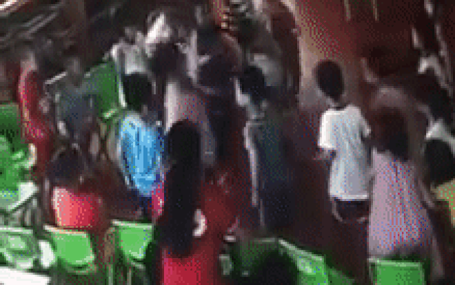 Tạm đình chỉ 3 giáo viên để bé trai mầm non bị bạn học đánh hội đồng ngay trong lớp Ảnh 2