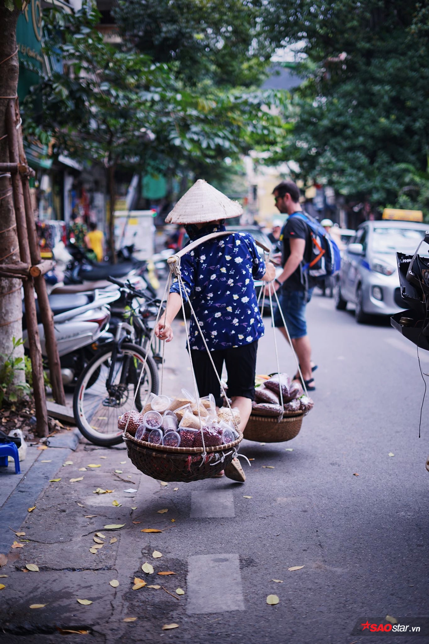 Chùm ảnh chứng minh chỉ cần gió thu tràn về, Hà Nội đi đến đâu cũng đẹp long lanh như tranh vẽ