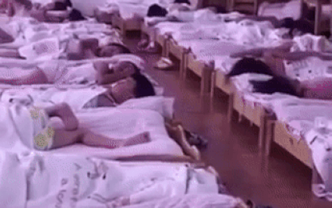 Clip 'ai ngủ rồi giơ tay' của cô giáo mầm non 'đốn tim' dân mạng vì siêu dễ thương Ảnh 2