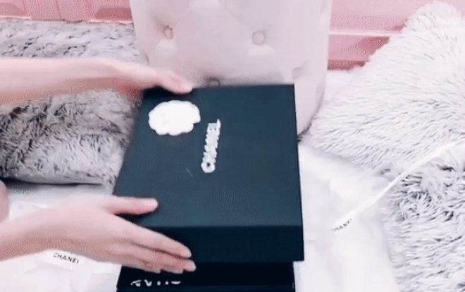 Đúng như lời hứa, hết 'khô máu' Ngọc Trinh tậu túi Chanel hơn 300 trăm triệu về ngay Ảnh 2