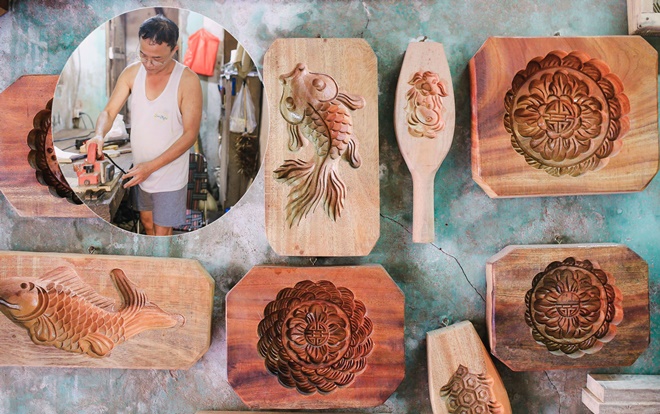 Nghệ nhân hơn 40 năm giữ nghề làm khuôn bánh trung thu ở phố cổ Hà Nội Ảnh 2