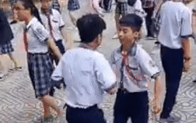 Hai nam sinh nhảy cha cha cha vừa 'nhây' vừa dẻo hơn cả con gái Ảnh 2