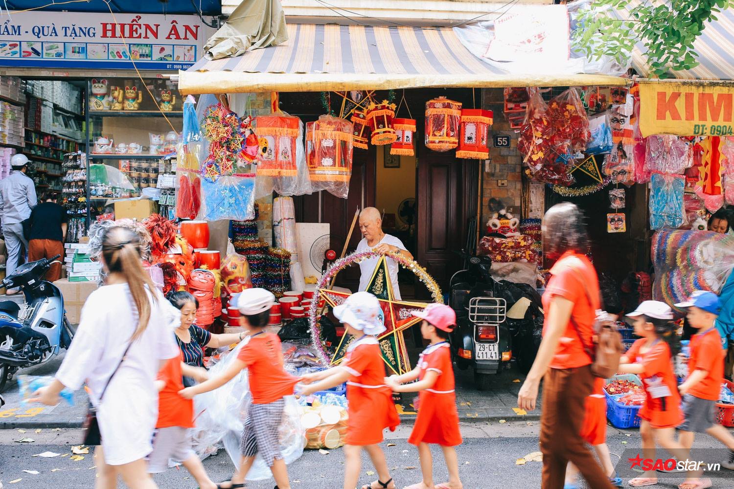 Hồi ức về những mùa Trung thu cũ: 'Ông trăng to, lồng đèn giấy, ngọn nến vàng và tụi con nít xóm nghèo năm ấy…' Ảnh 8