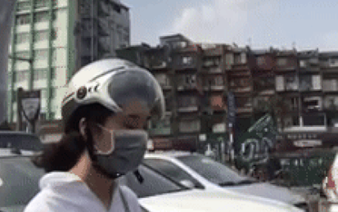 Clip nỗi buồn nào rồi cũng sẽ trôi qua, chỉ có buồn ngủ 'bám dai như đỉa' đến chờ đèn đỏ cũng phải gật gù Ảnh 2