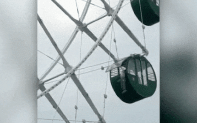 Cậu bé 5 tuổi kẹt cổ trong cabin trò chơi lơ lửng ở độ cao 40 m Ảnh 2