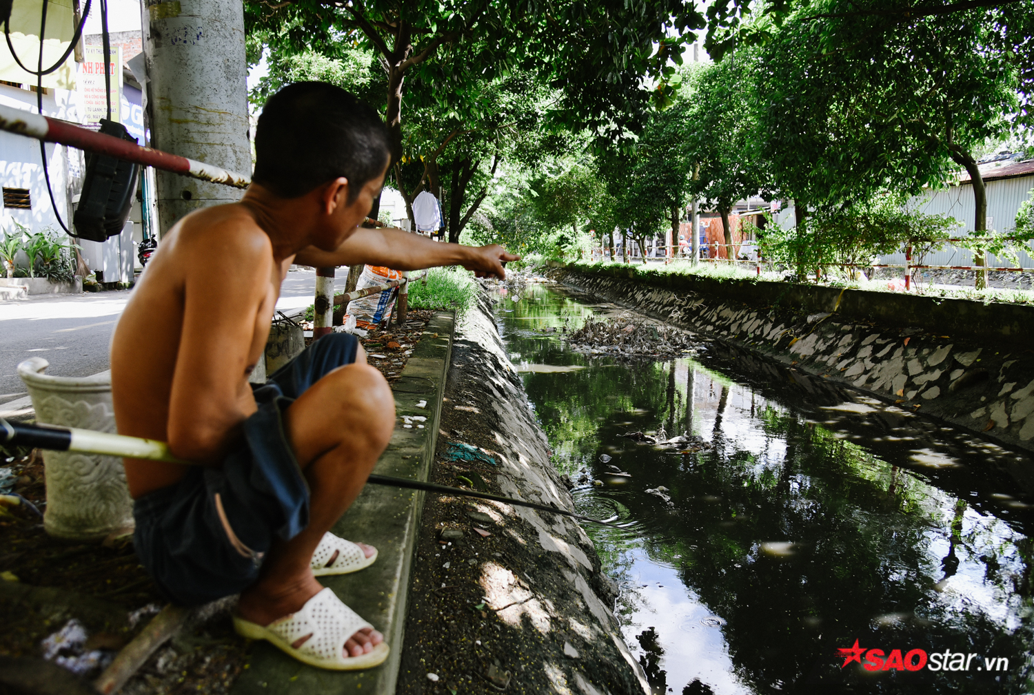 Người Sài Gòn sống chung với rác thải ngập ngụa quanh kênh Bàu Trâu Ảnh 8