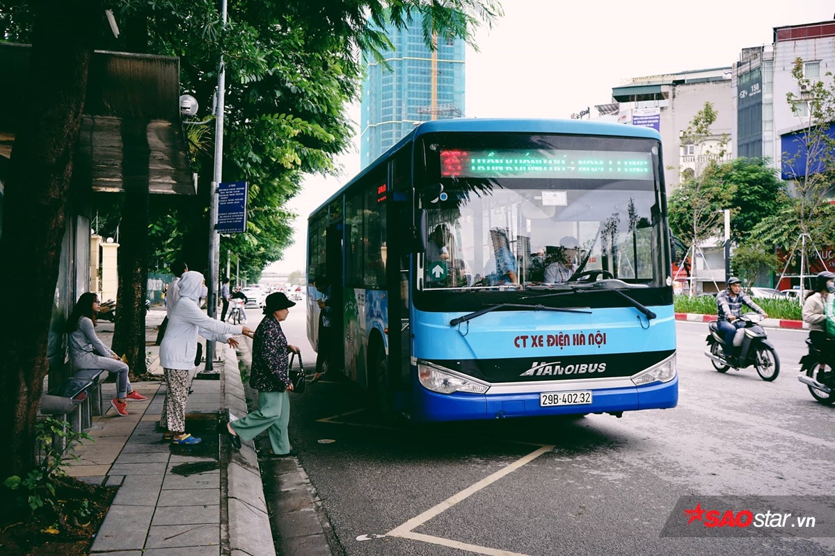 Từng có lúc ghét cay ghét đắng xe buýt nhưng chẳng có sinh viên nào quên được những kỉ niệm bình yên trên chiếc xe thân thuộc 1 thời Ảnh 3