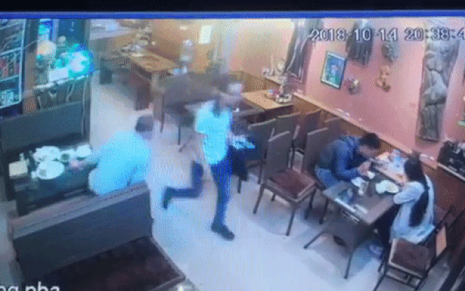 Ăn uống no nê hết 265 nghìn đồng, 2 vị khách nước ngoài cố tình không thanh toán còn nhanh chân bỏ chạy gây bức xúc Ảnh 2