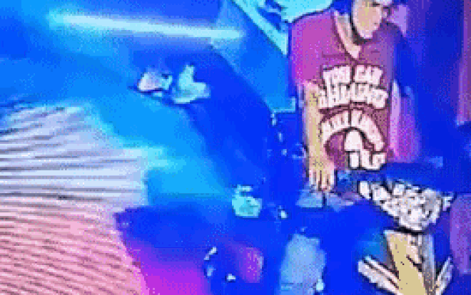 Sốc với clip cặp nam nữ dừng xe rồi thản nhiên 'bế' trộm chó Poodle của nhà dân như chốn không người Ảnh 2