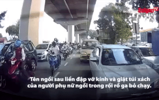 'Đứng hình' với 2 tên cướp manh động đập vỡ cửa kính ô tô giữa đoạn đường đông đúc để giật túi xách chỉ sau 3 giây Ảnh 2