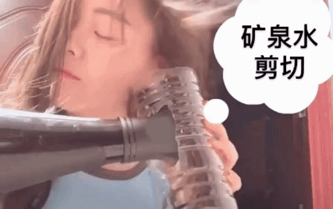 Bạn đã biết cách sấy tóc với vỏ chai nhựa đẹp hơn ngoài hàng giúp tiết kiệm cả triệu đồng? Ảnh 2