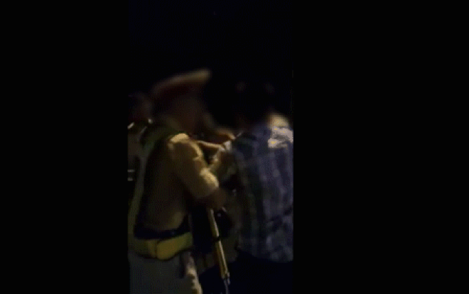 Thông tin chính thức về cú ngã 'thần sầu' của chiến sĩ CSGT khi đang xử lí người vi phạm giao thông: Không có chuyện tự ngã Ảnh 2