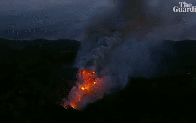 'Địa ngục biển lửa' trong vụ cháy rừng ở California nhìn từ trên không Ảnh 2