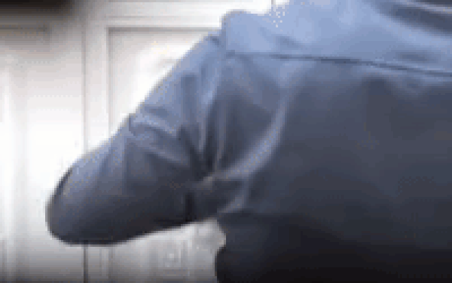 Camera vạch mặt kẻ bề ngoài 'soái ca' lịch sự nhưng lại có hành động lén lút cực kỳ biến thái Ảnh 2