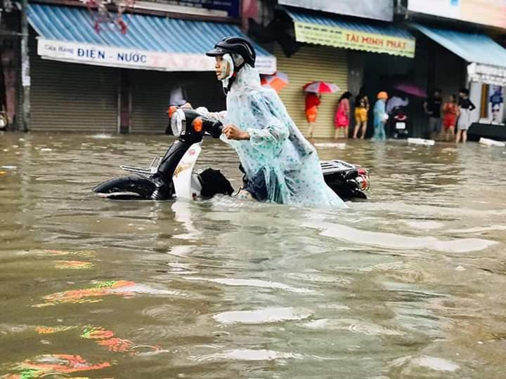 Lũ dâng cao khiến nhiều người dân vô cùng lo lắng và sợ hãi. Ảnh: Facebook