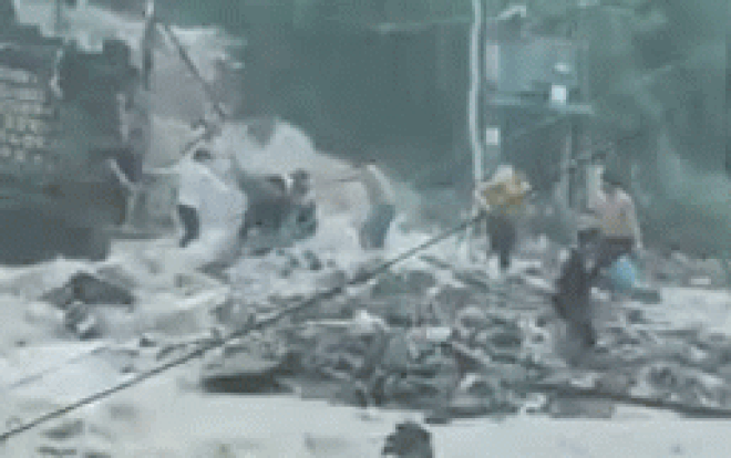 Cận cảnh lũ quét, sạt lở kinh hoàng ở Nha Trang khiến người dân bất an, sợ hãi Ảnh 2