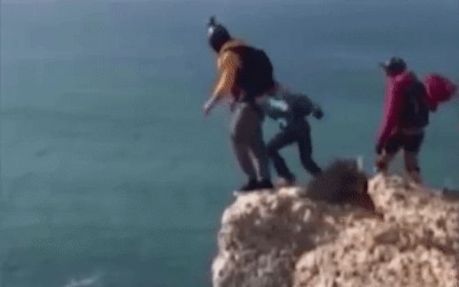 Nhảy từ vách đá nhưng dù không bung, người đàn ông chết thảm Ảnh 2