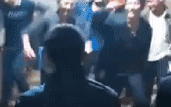 Khi hội trai ế trong làng lập team đến quẩy đám cưới: Nhảy quá hay khiến quan viên 2 ho 'câm nín' không nói lên lời Ảnh 2