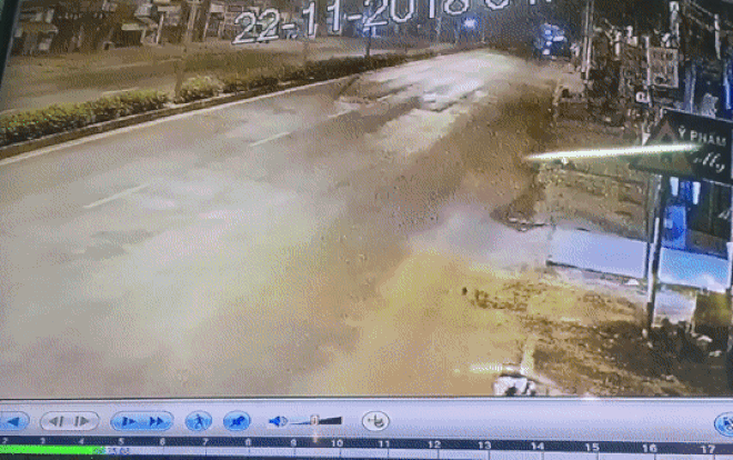 Hình ảnh cuối cùng của chiếc xe bồn chở xăng trước khi bốc cháy dữ dội ở Bình Phước Ảnh 2