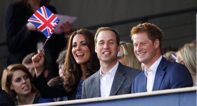 Hoàng tử William và Harry có thực sự thân thiết như bạn nghĩ? Ảnh 14