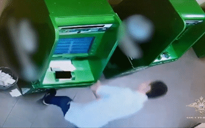 Liều lĩnh đập ATM, tên trộm không ngờ lấy phải két giả Ảnh 2