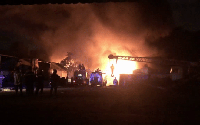 Cháy dữ dội tại kho sơn 1.000 m2 trong khu công nghiệp ở Đà Nẵng Ảnh 2