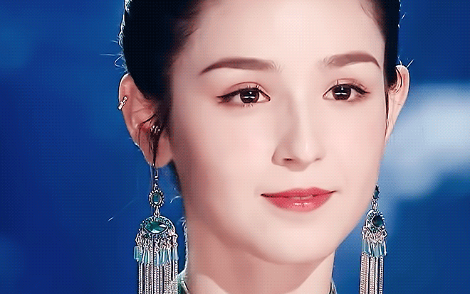 Nhan sắc yêu kiều diễm lệ của mỹ nhân Tân Cương mới nổi sánh ngang Địch Lệ Nhiệt Ba Ảnh 2