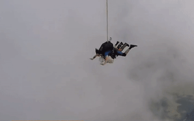 Cụ bà 102 tuổi nhảy dù ở độ cao trên 4.000 m Ảnh 2