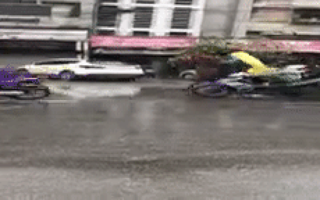 Màn cưỡi ngựa xuống phố cổ vũ tuyển Việt Nam của CĐV Hải Phòng khiến cư dân mạng gật gù tâm đắc với câu nói 'Hải Phòng là không lòng vòng' Ảnh 2