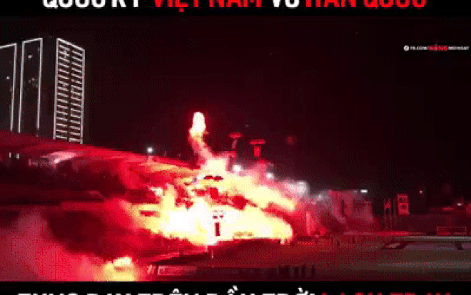 Hình ảnh đẹp nhất MXH: Quốc kỳ Việt Nam và Hàn Quốc thả bay đầy trời sang tận Malaysia tiếp lửa tuyển nhà Ảnh 2