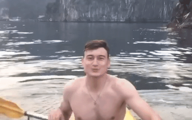 Loạt cllip chứng tỏ Văn Lâm 'siêu đỉnh' 3 ngoại ngữ và có khả năng đàn hát hay thần sầu Ảnh 2