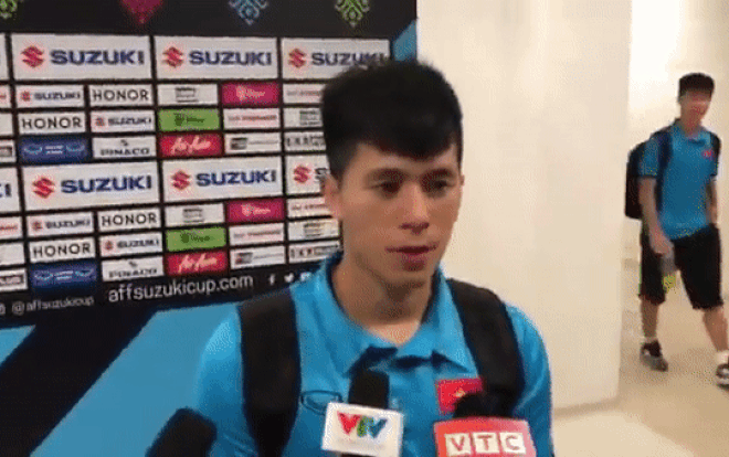 Đang trả lời phỏng vấn, Đình Trọng bị Duy Mạnh 'lợi dụng' vuốt má khiến fan đam mỹ nổi bão Ảnh 2