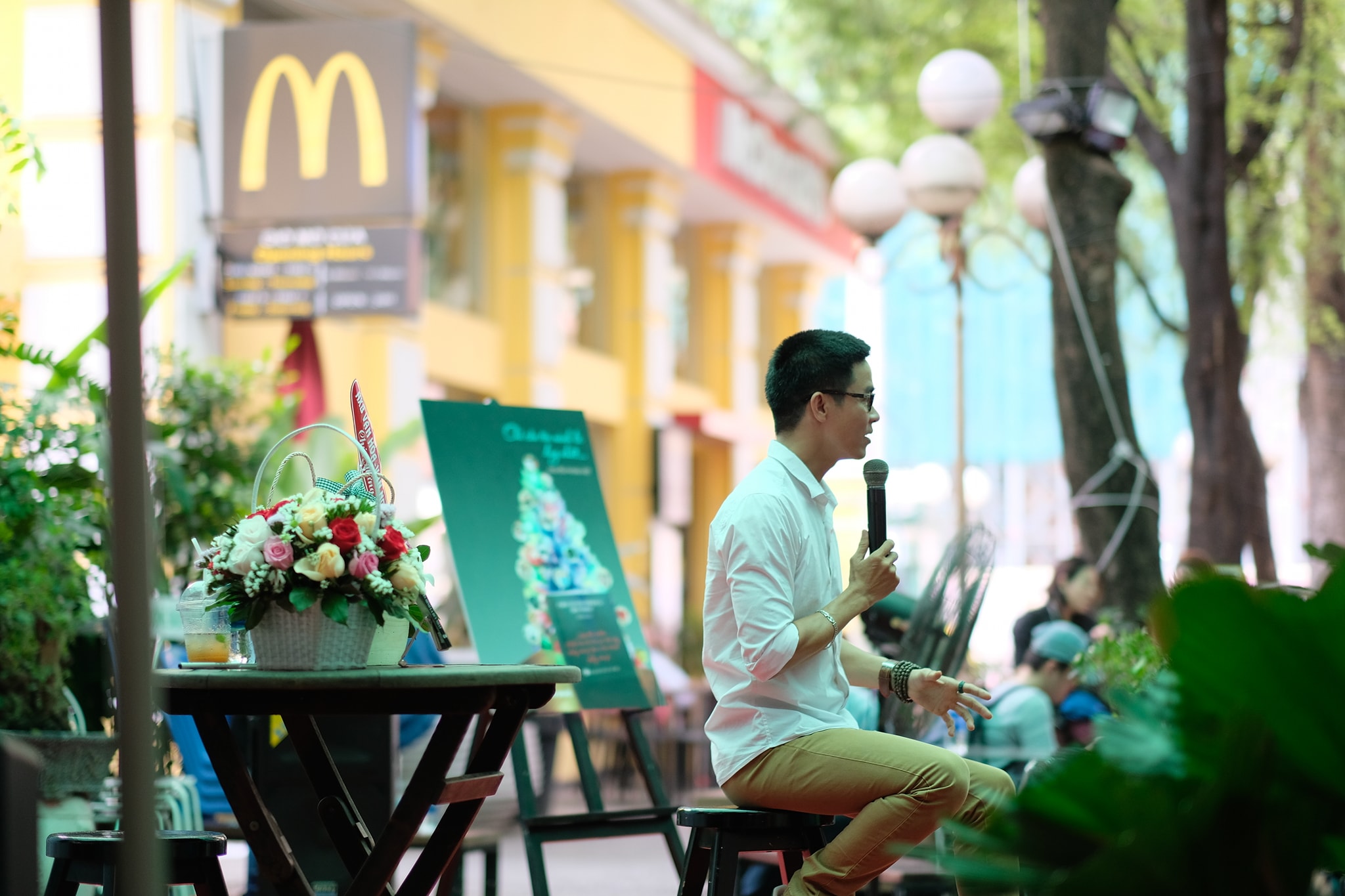 Nhà thơ Phong Việt : 'Tôi học cách sống với nỗi buồn nhiều hơn niềm vui…' Ảnh 10