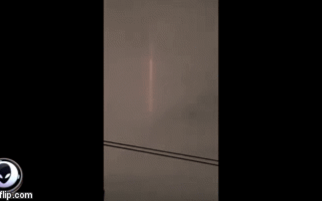 Video cột sáng kỳ bí xuất hiện giữa trời gây xôn xao cộng đồng mạng Ảnh 2