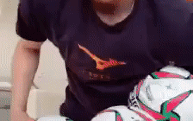 Đặng Văn Lâm khoe tài tung hứng bóng siêu đẳng cấp khiến fan nữ đổ rần rần trong vài giây đầu tiên Ảnh 2