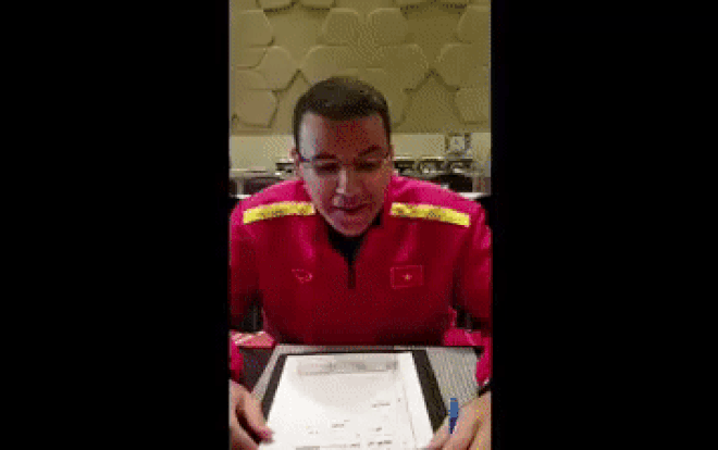 Thích thú clip HLV thể lực mới của tuyển Việt Nam học hát Quốc ca Ảnh 2