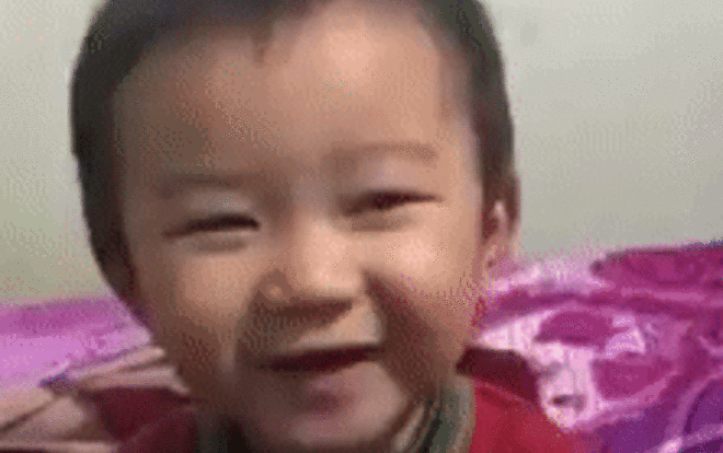 Hot hòn họt, clip cậu bé 3 tuổi hát 'Mưa chiều miền Trung' đạt triệu view chỉ sau vài ngày đăng tải Ảnh 2