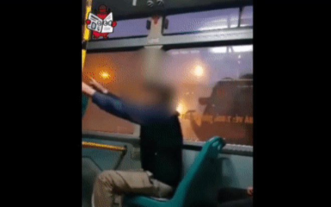 Bị phụ xe nhắc để chân sai vị trí, ông chú gay gắt chỉ tay nói 'bố lái xe buýt 12 năm, chưa thằng nào dám nói tao như mày' Ảnh 2