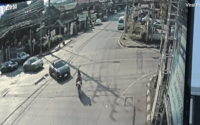 Dàn xế khủng nối nhau vượt đèn đỏ khiến dân tình bất bình Ảnh 2