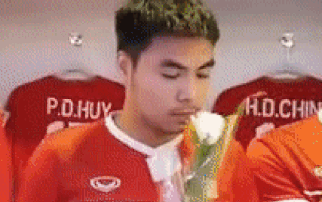 Chết cười với màn thưởng hoa không giống ai chuẩn phong thái 'Quý's tộc' của 'Hoàng tử Ả Rập' Đức Huy Ảnh 2