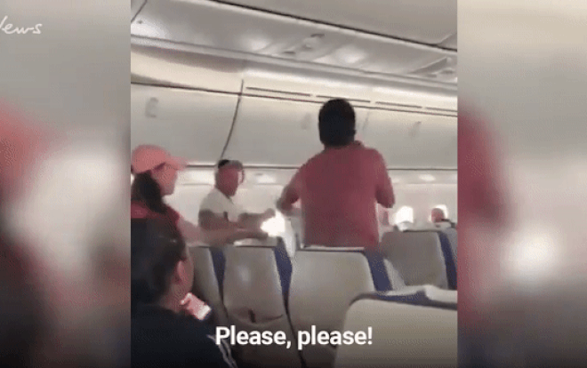 Hành khách hợp lực khống chế gã say xỉn làm loạn máy bay ở độ cao 9.000 m Ảnh 2