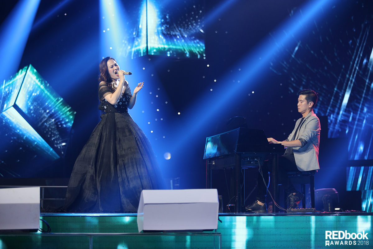 REDbook Tết Kỷ Hợi - Ngôi sao mùng 3 Tết: Nút chặn đặc biệt của The Voice 2018 Ảnh 15