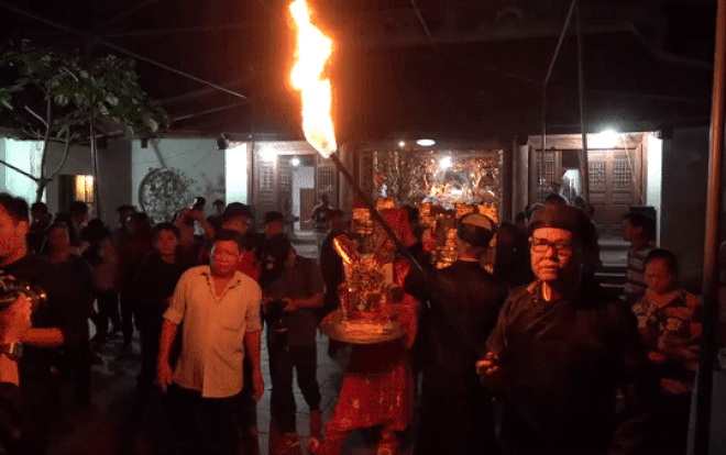 Độc đáo lễ hội 'xin đỏ' đầu năm ở Hà Nội Ảnh 2