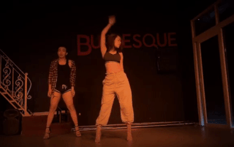 Clip: Đến Chi Pu cũng không 'cưỡng nổi' sức mạnh từ '7 Rings' của Ariana Grande! Ảnh 2