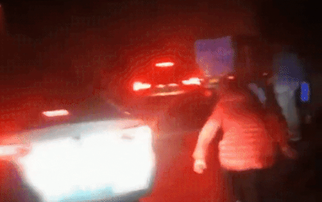 Cô gái quỳ lạy tài xế giữa đường và lý do phía sau khiến ai cũng xúc động Ảnh 2